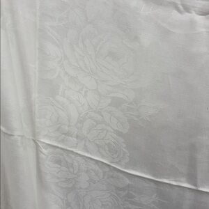 Vintage Elegant White Rose Brocade Tablecloth